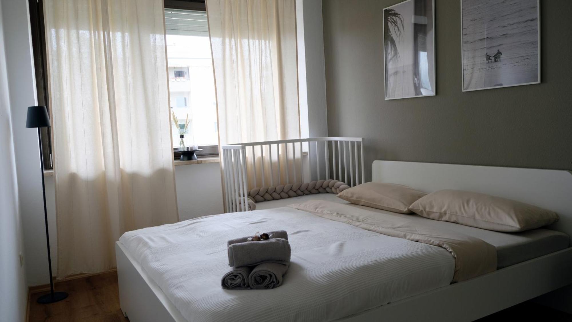 Casa Luxe - 120Qm - Zentral - Familienfreundlich - Parkplatz - 5Km Zum Legoland Apartment Guenzburg Luaran gambar